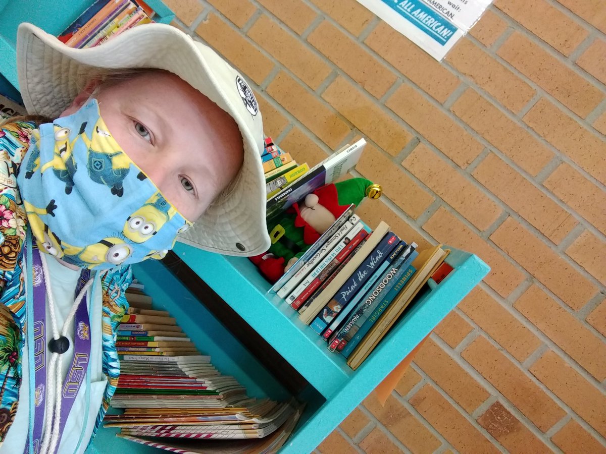 Elfie likes to read too... #selfiewithelfie <a href="/ColleenKnauer/">Colleen Knauer</a> <a href="/NWMSNighthawks/">NWMS Nighthawks</a>