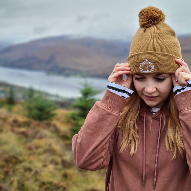 Droppboxuk's tweet photo. 🌏 Check out @elsewhereclothingco. They have an awesome range of eco friendly, PETA approved vegan clothing. They also partner with trust companies planting trees and carbon offsetting.  #outfitoftheday #vectorart #casualstyle #tee #model #girl #beanie
https://t.co/EltKwr86T1 https://t.co/g4wVtTJ2aM