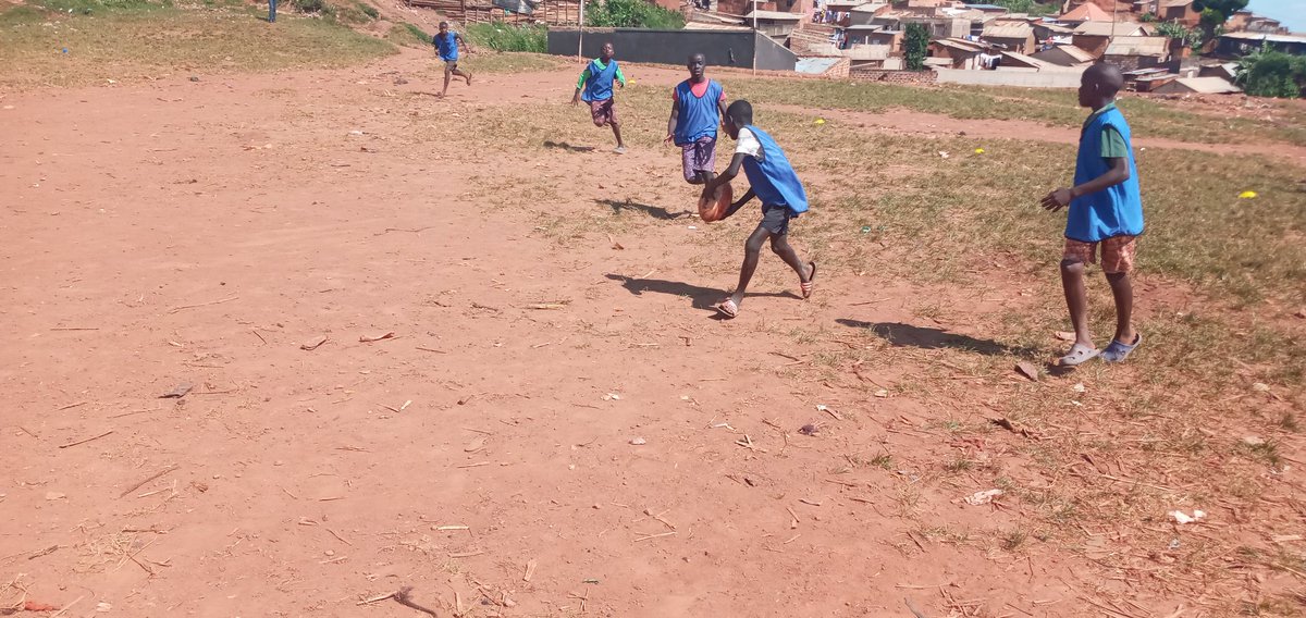 AQRugbyAcademy's tweet photo. Coach @A15ug working with U15's this afternoon.
Balls, bibs & cones donated by @KenyanTitch & members of #SpringBoksTagRugby team.
#AcholiQuartersRugbyAcademy https://t.co/1RCFEHesBH