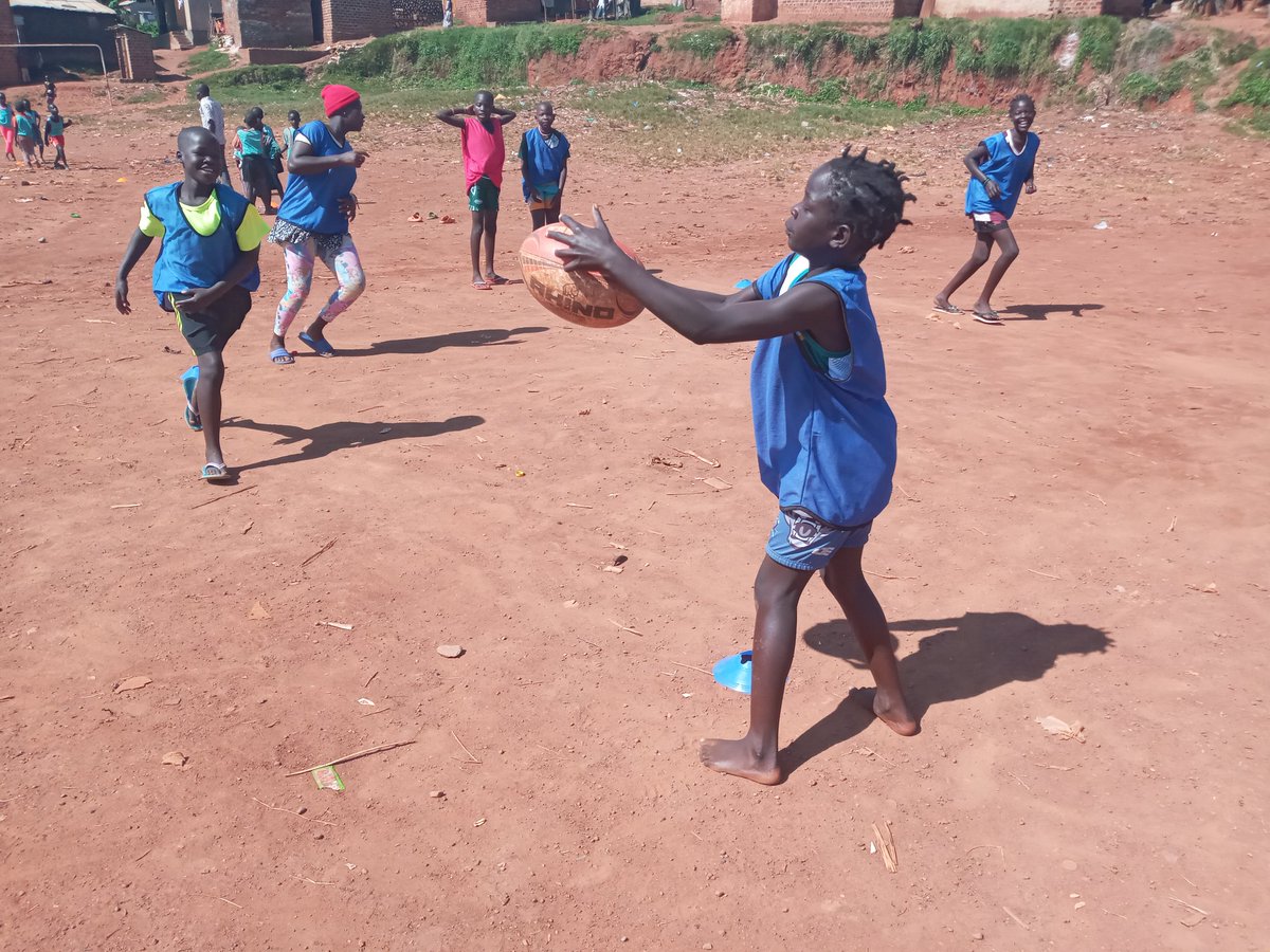 AQRugbyAcademy's tweet photo. Coach @A15ug working with U15's this afternoon.
Balls, bibs & cones donated by @KenyanTitch & members of #SpringBoksTagRugby team.
#AcholiQuartersRugbyAcademy https://t.co/1RCFEHesBH