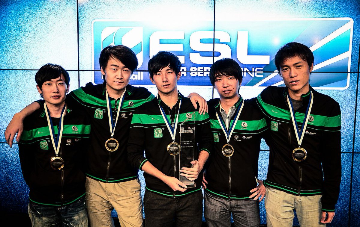 Staka's tweet photo. December 8, 7 years ago. My first celebrated victory as part of a team. The tourney that gave me my start in China (https://t.co/J5HyjTmez3).
📸 https://t.co/u6YQsH843V https://t.co/8KGdr0563w