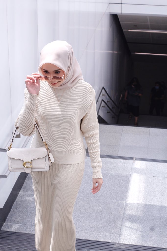 rafofficialco's tweet photo. We will be launching a brand new collection specially designed just for you. It’s Aira Knitwear✨. Also , tomorrow there will be Early Bird at 9 am! You guys will get special PRICE!

 ✨Visit to our website to purchase it 🛍https://t.co/zX5lEfWw9n.
✨Whatsapp : +60 11-5860 9522 https://t.co/UXiXFzat40