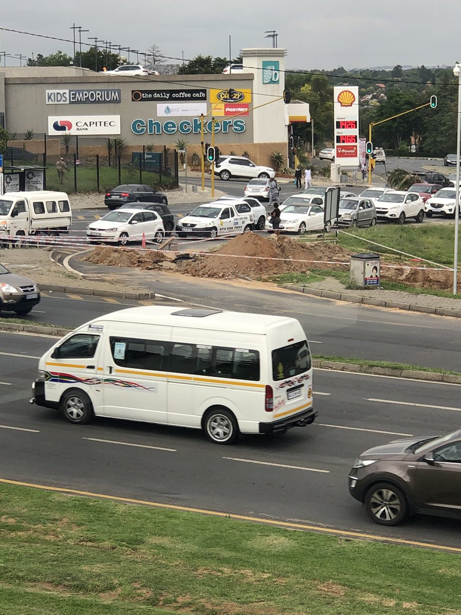 IanIS75463569's tweet photo. @JHBWater please advise on progress of burst pipe on corner William Nicol Drive and Ballyclare drive #bryanston. Team was here this morning. https://t.co/ZRQaUBYjxs
