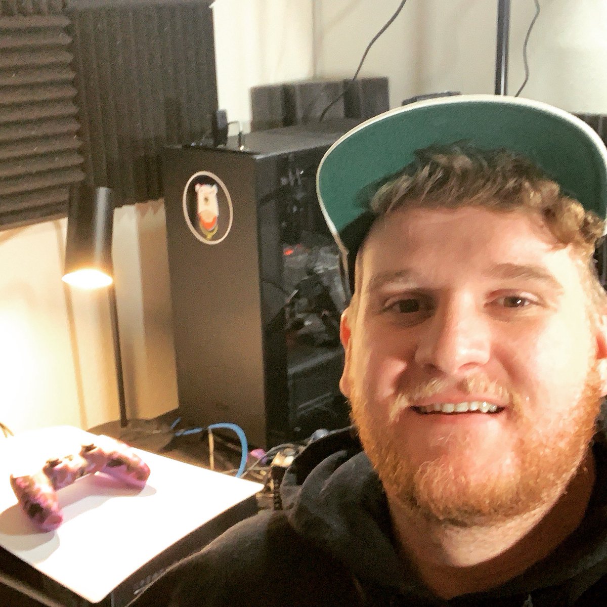 PBearProbs's tweet image. Look at that sticker in the back. 

Cray cray. 

#polarbearproblems #pbearprobs #AlcoholAwarenessWeek #2020Wrapped