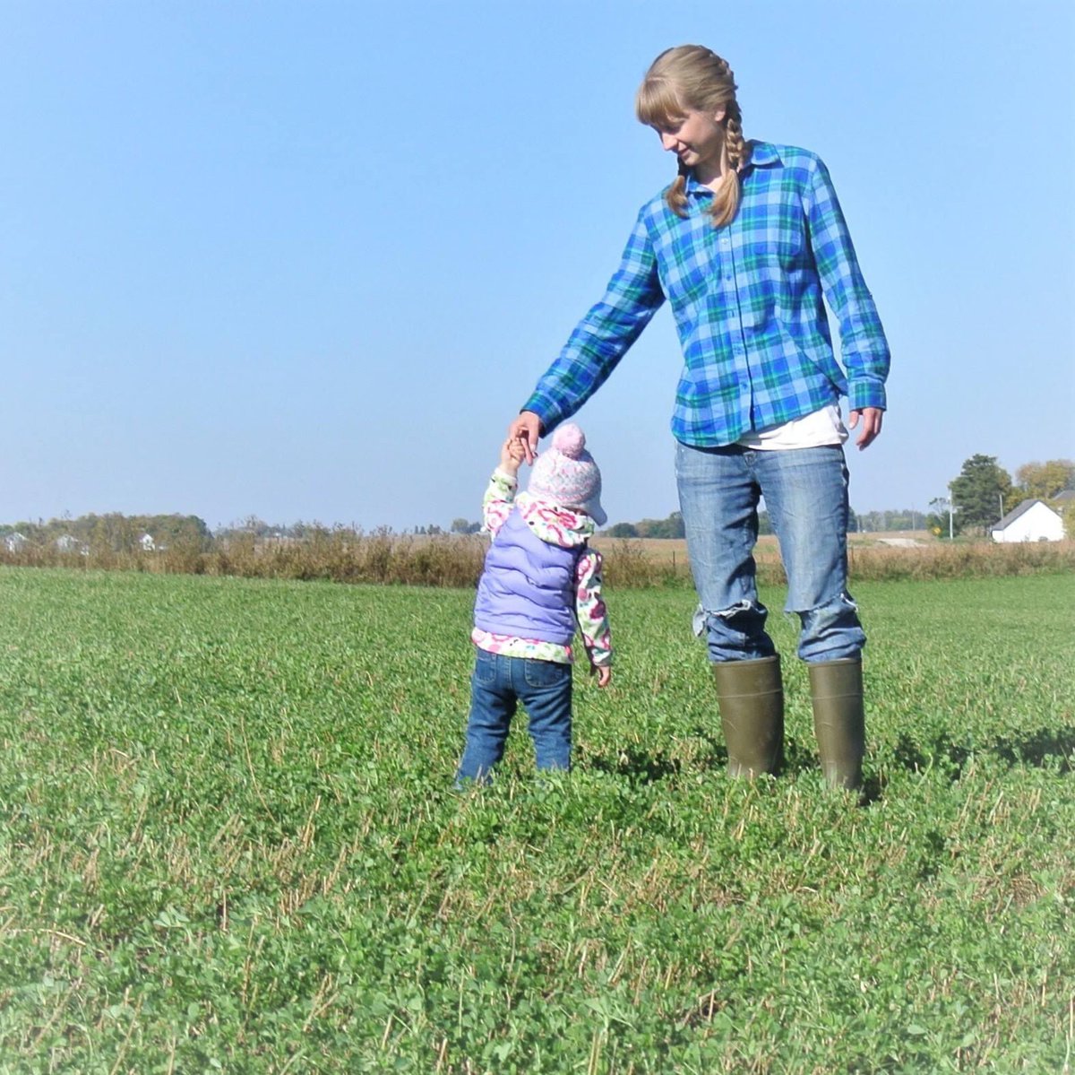 After grad school, Ranae worked in the  @ArchontoulisLab as a postdoctoral research associate doing research & computer modeling of cropping systems. In 2019 she started a position as Agronomy Data Scientist at Syngenta, as part of a team doing research trials around the Midwest.