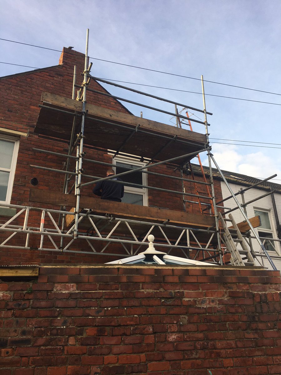 Wall Tie Replacement and Re-Pointing underway in Cullercoats-Whitley Bay this morning!

Hopefully the rain stays away 🙄🙏