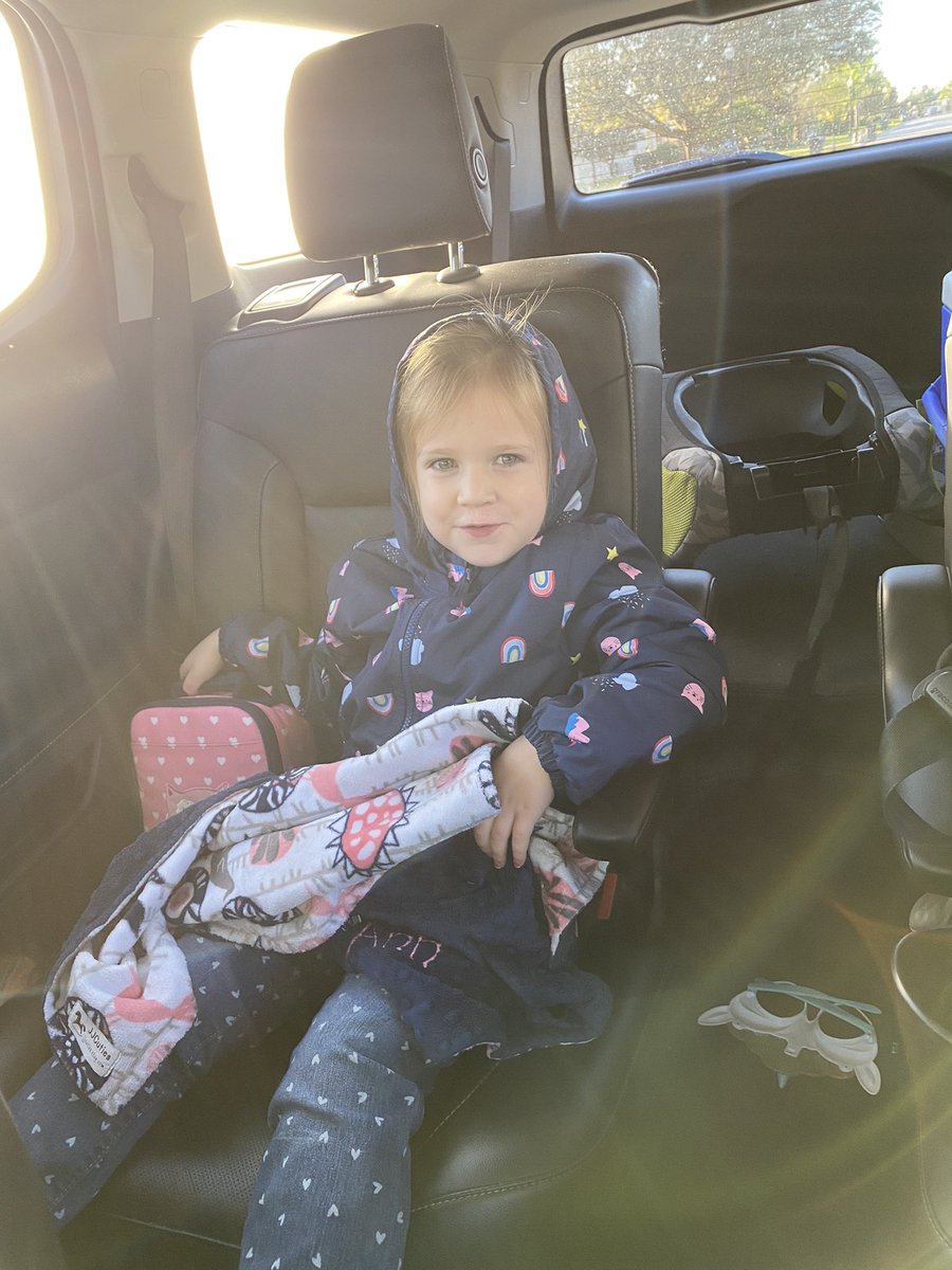 EmerPhillips's tweet image. When sister says play “eee eee eee ooh ooh ooh” (ME!) you play it! @taylorswift13