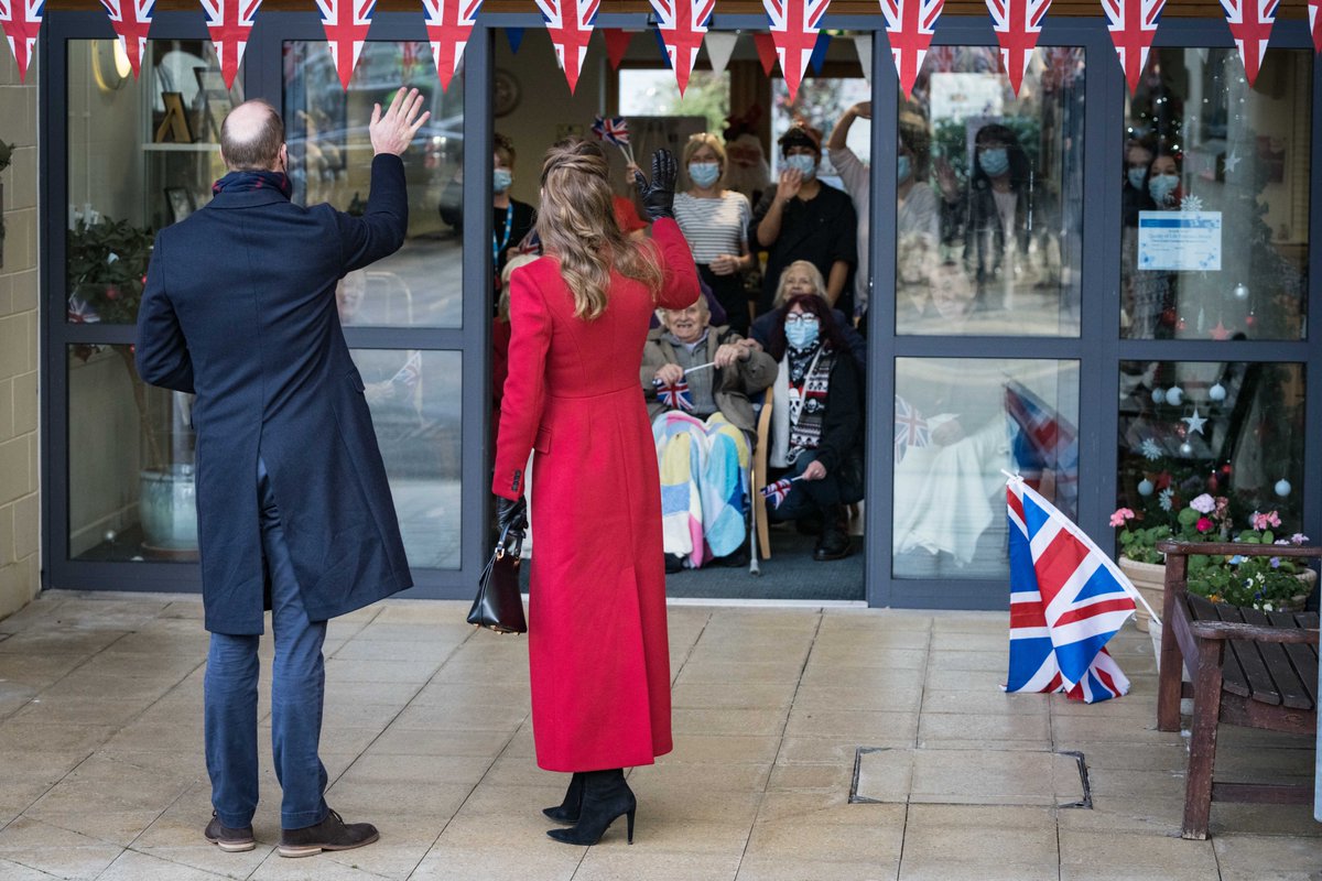 KensingtonRoyal's tweet photo. A quick hello to the residents of Cleeve Court Care Home in Twerton 👋

📍 Bath | 🚂 #RoyalTrainTour https://t.co/esTBKJjtWq