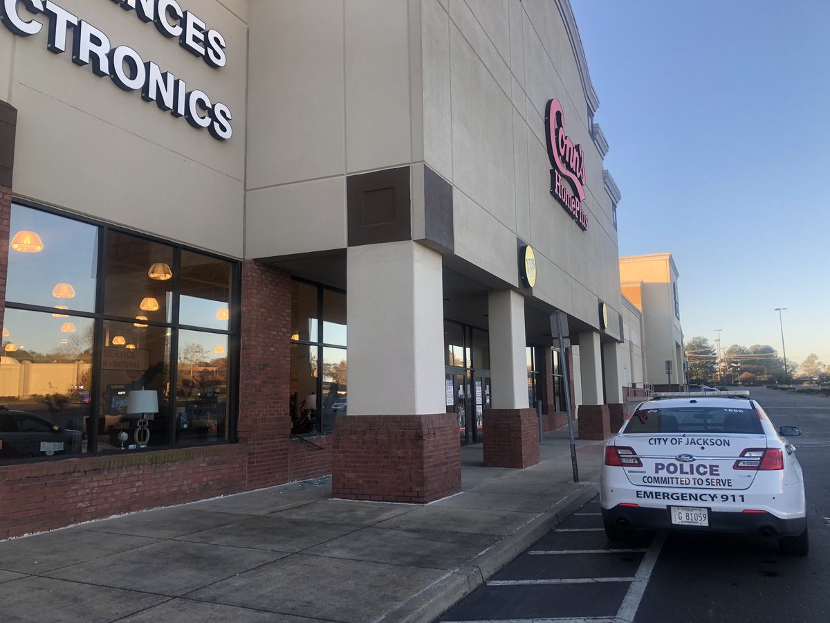 ShaleekaP's tweet image. BREAKING: Jackson police are investigating a break-in at Conn’s HomePlus. Store employees say a TV was stolen before 6am. They tell me no one was injured.