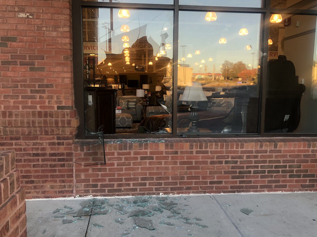 ShaleekaP's tweet image. BREAKING: Jackson police are investigating a break-in at Conn’s HomePlus. Store employees say a TV was stolen before 6am. They tell me no one was injured.