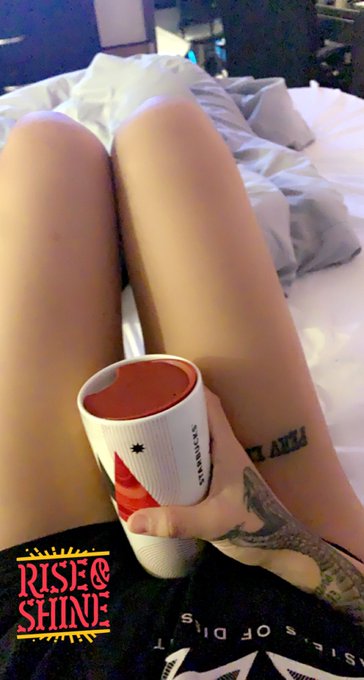 Watching porn this morning, &ldquo;for research&rdquo; 🙃🤷🏻&zwj;♀️💦💦💦 https://t.co/nI8RHmjzlO<a href="/tag/mondaynight"class="tags"><span>#mondaynight</span></a>