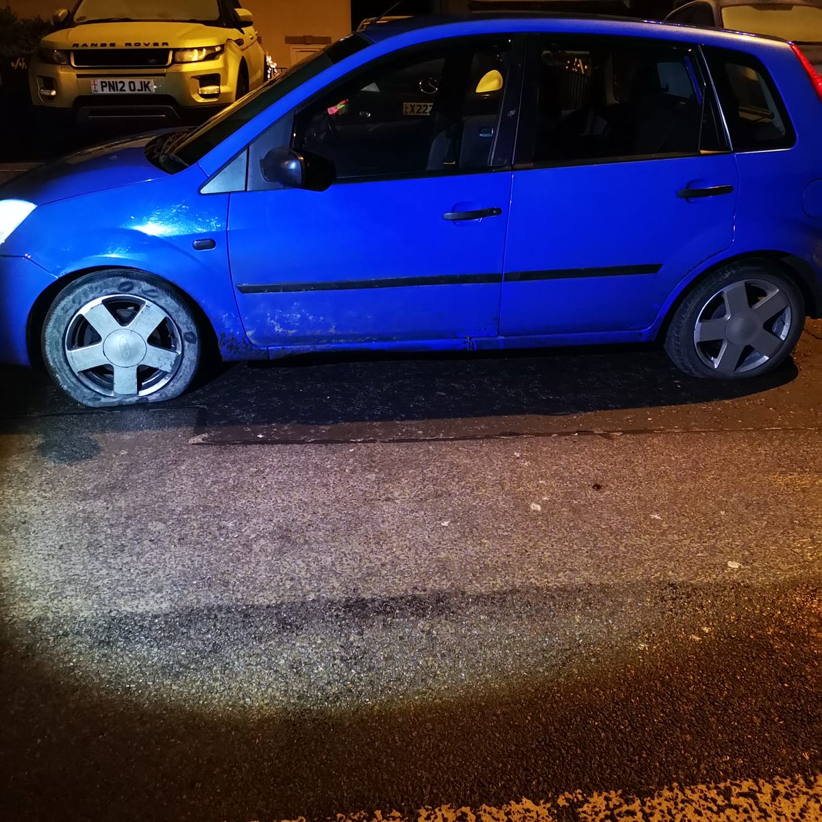 DerbyshireRPU's tweet photo. Chesterfield. Fails to stop for 20 minutes driving dangerously. Stung by @DerbyshireARU, twice. Comes to a stop, tries running but caught. Driver high on drugs with only a provisional licence. Arrested. #Seized #NoDamage #Traffic #Fatal4 #FeelingDeflated https://t.co/9a448B1MEa