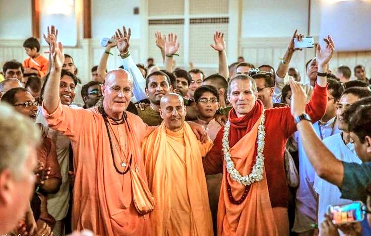 Хари хари кришна секта. Индрадьюмна свами и шрила прабхупада. Кришнаиты секта. Шрила прабхупада и радханатха свами. Хари хари кришна секта.