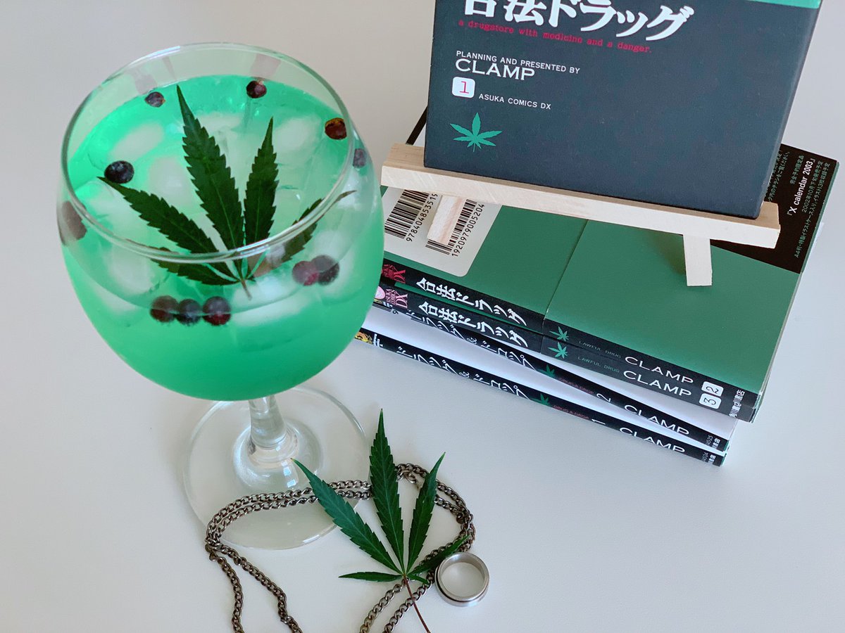 chibiyuuto's tweet photo. Gouhou Drug / Drug & Drop 💊— gin, tonic, melon soda, mint liqueur, juniper, cannabis leaf (decoration).
Pretty much speaks for itself.
#GouhouDrug #DrugAndDrop #CLAMP https://t.co/MAXc4iER3b