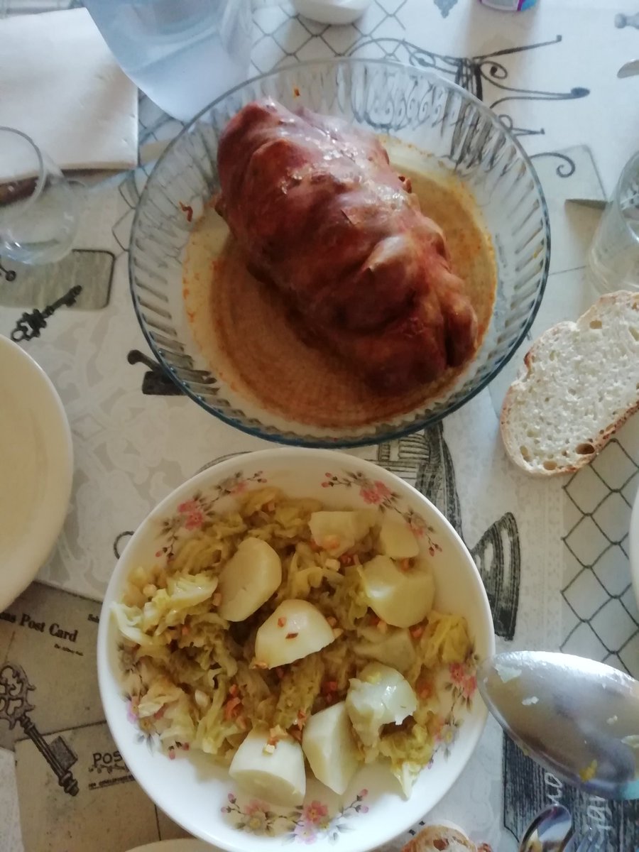 ThorNG95's tweet image. Hoy en mi casa se come butiellu, hecho por un carnicero chacinero en León capital. #butiellu #botelo #botillo #leonesp