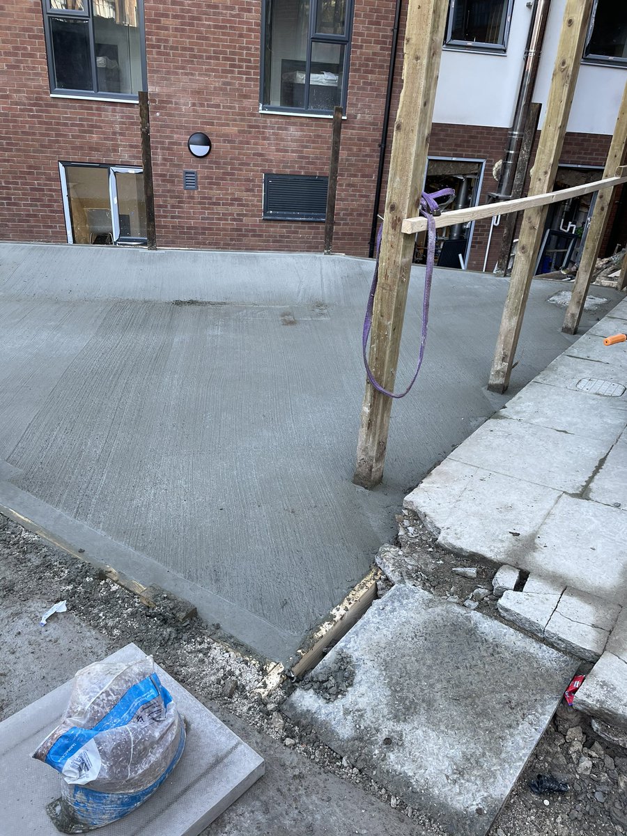 Brush finish concrete #cthconstruction #ukconstruction #uktrade #builders #uk