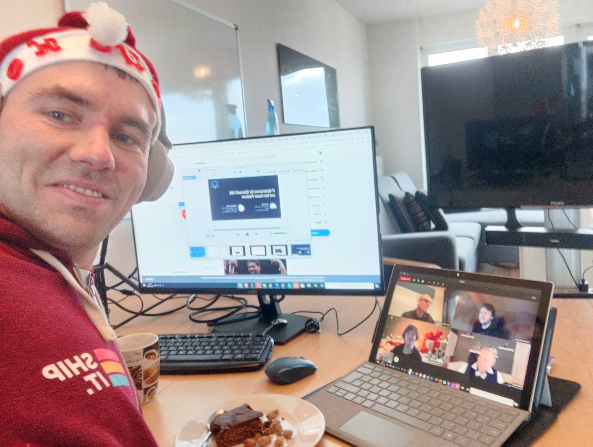 GregorReimling's tweet image. #coffeebreak with @nicolenders @th_p @rari2003 and more at #AzDevCom ☕🥧😀