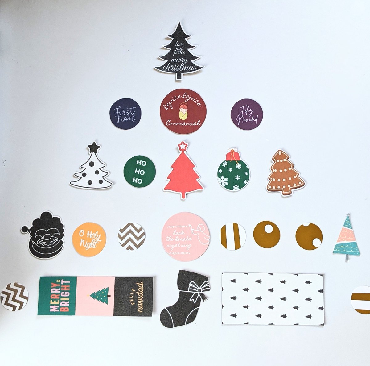 PapersPrints's tweet image. some #Christmas vibes in store! 🎄

#christmastags #handmadetags #papercrafts