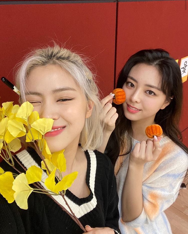 shinryujinqt's tweet photo. Our maknae! Our energizer! Our princess! My love of my life!! ❤️❤️❤️
🎉🎂 HAPPY BIRTHDAY YUNA 🎂🎉

공주는 유나~~ 🤭💓

#PrincessYunaDay
#들리니_힘껏_유나생일_외쳐
#HappyYunaDay https://t.co/H4887BkqyK