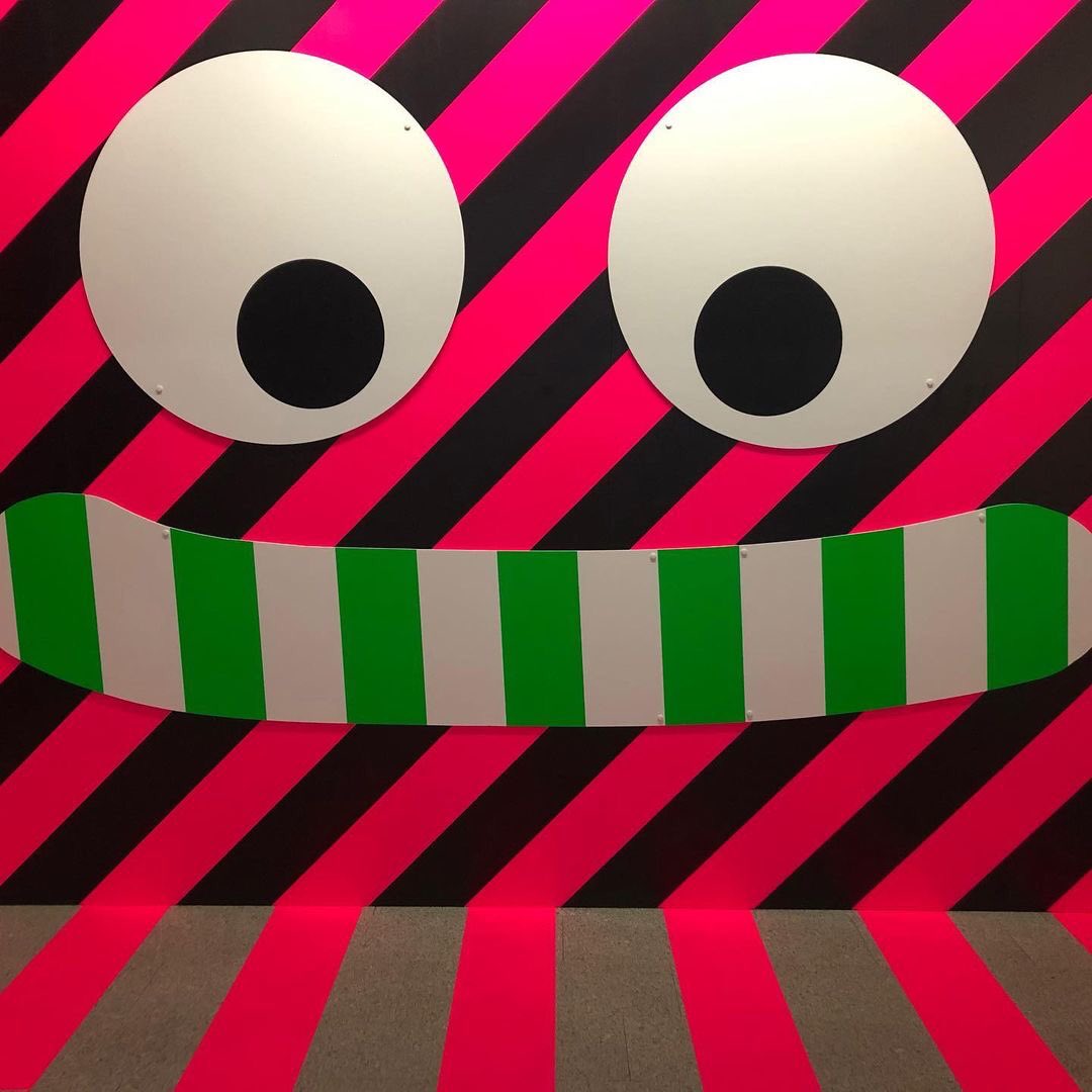 ProduceUK's tweet image. Retail Unit takeovers at #CURIOUSFLUORIOUS by @skipgallery The trippy installation as part of the @yourcanarywharf winter exhibition Connected Light.  Alice in Wonderland giant sculptural props and vignettes by Baker &amp;amp; Borowski🦩
Fluro stripes &amp;amp; #googlyeyes 👀 #connectedbylight