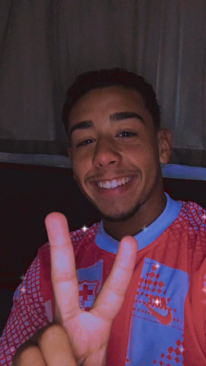 Hugo19212518's tweet photo. As vezes o sorriso fica bonito ❤🥰 https://t.co/vp2dPXPtUw