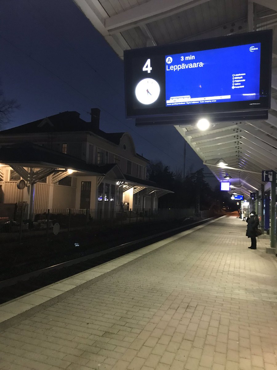 samivirtanen's tweet photo. En ole ihan varma onko uusien asemanäyttöjen fonttikoko oikea? Väliasemien nimien erotettavuus on heikko #finrail #hsl #saavutettavuus https://t.co/fZF8dNafFi