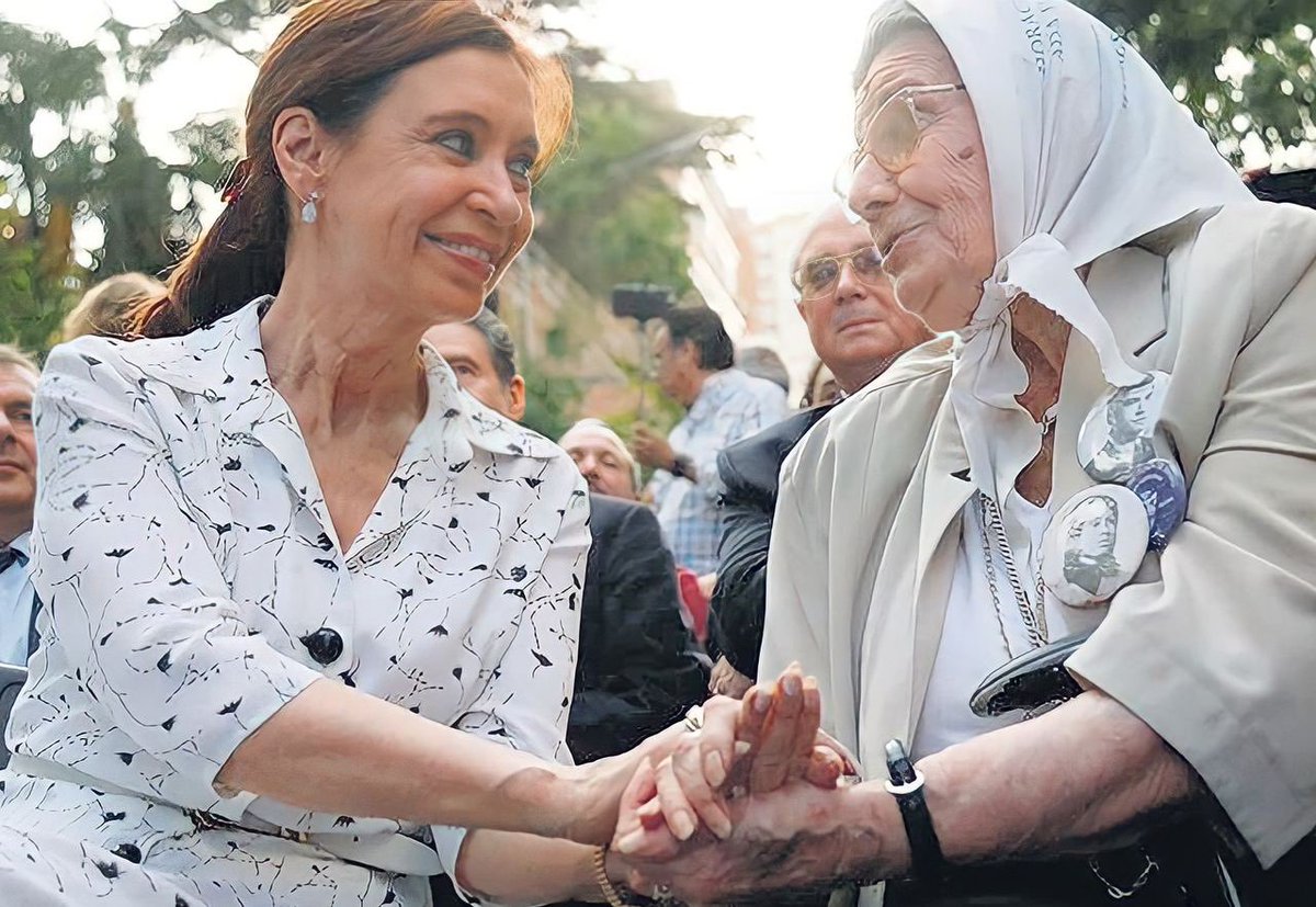 CFKArgentina's tweet photo. Hoy a las 18hs y como hace 43 años, recordamos a los y las 12 de la Santa Cruz. 

El homenaje este año será a la distancia, pero con la emoción y el compromiso de siempre.
https://t.co/bfhT38HpvT https://t.co/VfJQWYVtU0