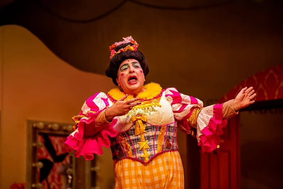 TRwinchester's tweet photo. Check out a few of the production photos for Four Dames in Search of a Panto! π€© Don't our Dames look gorgeous? The show runs until 3 January, grab yourself a ticket! π #FourDames #Winchester #Christmas2020 https://t.co/UFeWgennM1