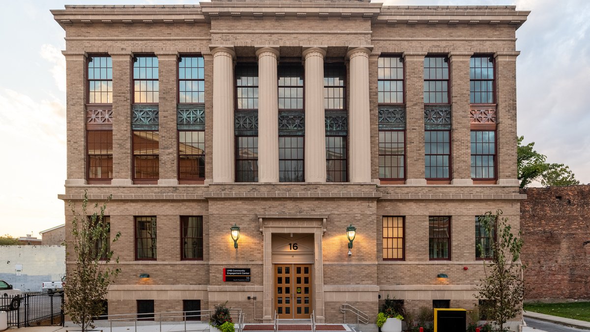 LMDLeads's tweet photo. Read our newest member story to learn how three classmates from the Class of 2017 played key roles in a collaboration between the 
@UMBaltimore and MEDCO to transform a vacant, run-down building in West Baltimore into UMB's new Community Engagement Center. https://t.co/Aj5Ga4cZzv https://t.co/C33NkvUHk6