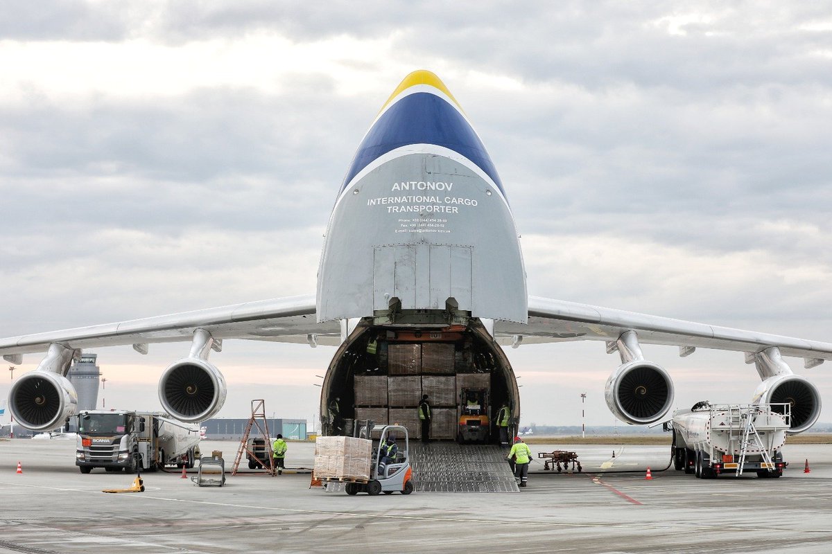 LSASaero's tweet photo. Wczoraj na @KatowiceAirport nasi pracownicy rozładowali i przygotowali do dalszego transportu ponad 9️⃣2️⃣ tony frachtu 💪
✈️ Samolot #AN124-Rusłan, który realizował transport z Chin, dziś wyruszył w dalszą podróż do Japonii.
#LSWORLD #LSCARGO #highflyinghandling https://t.co/mjYvNjGnWl
