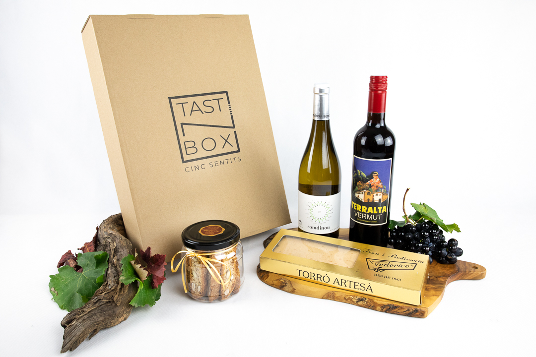 El regal perfecte pels millors paladars! 🎁🎄

Entra a la web i descobreix tots els nostres boxs per aquest Nadal, una selecció dels millors productes i de la millor qualitat 👌🏽💯
​
​🛒👉🏼 tastnbox.com/es/tienda/

​#Regal #Nadal #Gourmet #Foodlover