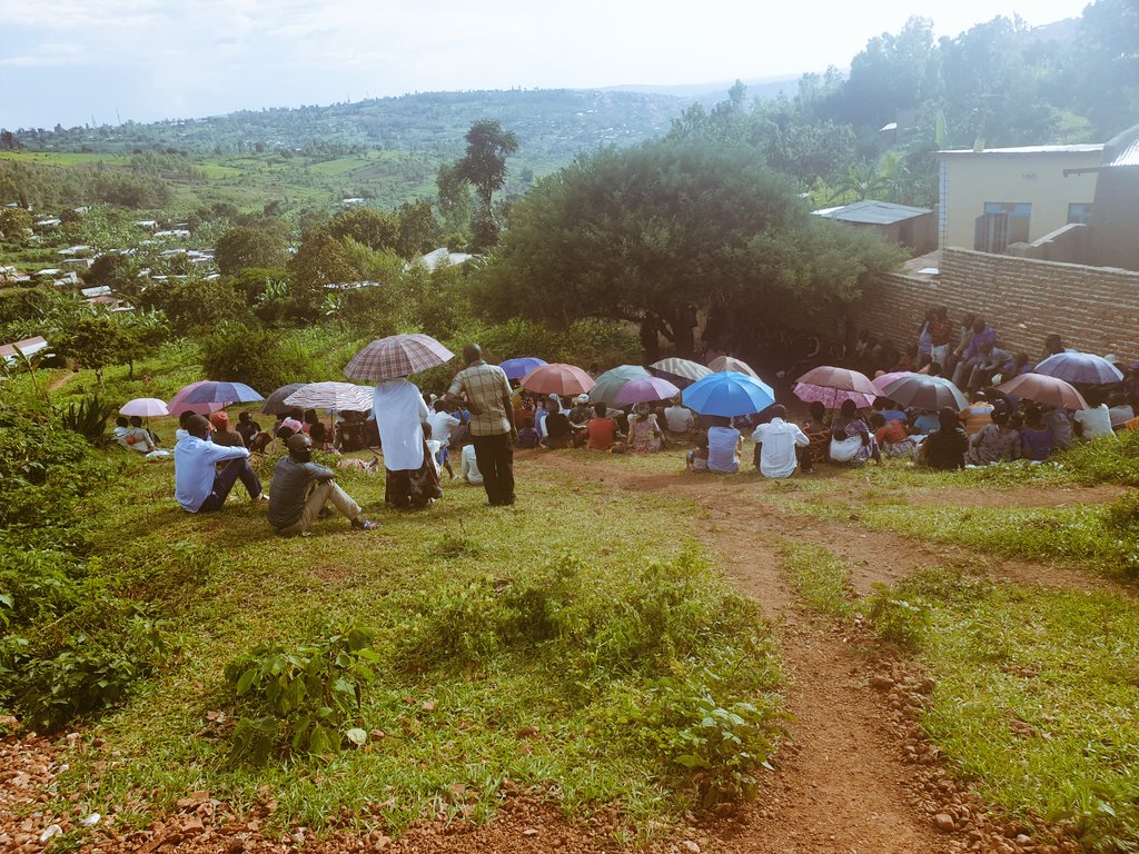 Isabwe (@aisabwe) on Twitter photo Inama y'umudugudu wa Rinini <a href="/KicukiroDistr/">Kicukiro District</a> irarimbaninje. Ikibazo cy'umuhanda ukeneye ikiraro, abaturage batabona abo bagurishije ibibanza ngo barangize ihererekanya-byangombwa bityo ntibakomeze kwandikirwa imisoro, ni bimwe mu bibazo biri kuganirwaho. Inama y'umudugudu wa Rinini <a href="/KicukiroDistr/">Kicukiro District</a> irarimbaninje. Ikibazo cy'umuhanda ukeneye ikiraro, abaturage batabona abo bagurishije ibibanza ngo barangize ihererekanya-byangombwa bityo ntibakomeze kwandikirwa imisoro, ni bimwe mu bibazo biri kuganirwaho.