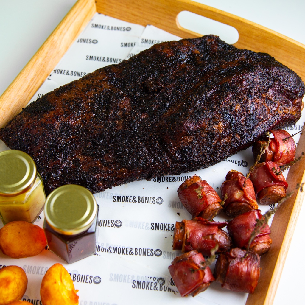 smokeandbonesuk's tweet photo. Christmas with Smoke&amp;Bones.

Turkey and Brisket dinners for the whole family.

Sign off of 2020 with a high 🦃🐄

#bbq #meat #americanbbq #halalfood #halalrestaurant #halalbbq #xmasdinner #xmasathome https://t.co/O06TCVs6VY