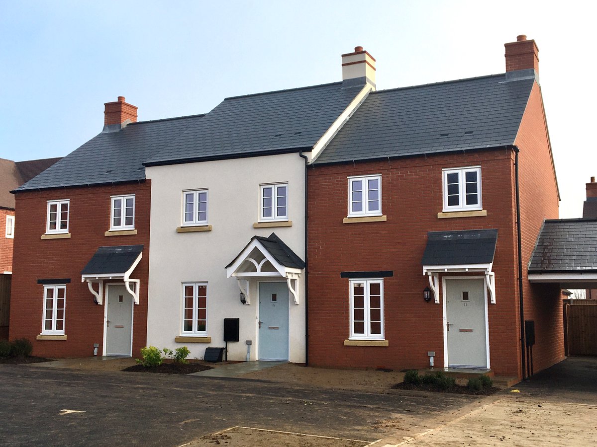 krissy_mckay's tweet photo. 🔑🏡St Georges Fields, Wootton, Northampton. 
Today we took handover of 5 Affordable &amp; 3 Shared Ownership 2 &amp; 3 bed houses. 
🎄Families moving into new homes before Christmas🎄
For info contact @SWHomesUK  
Thanks to @ThorntonFirkin
 @HomesMorris 
@SNorthantsC https://t.co/Kmvnvg2cr3