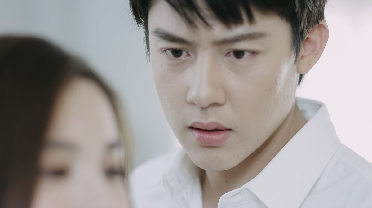 amm_anyama's tweet photo. ตอนนั้นอาทิตย์ไม่รู้ตัวด้วยซ้ำว่าดึงน้องไว้ทำไม เค้ารู้แค่ว่าเค้าไม่อยากปล่อยคนนี้ไป ตอนที่หลิงมาดึงมือออก สายตาพี่อาทิตย์ไม่ได้อยู่ที่หลิงอีกแล้ว ทุกวินาทีคืออยู่ที่แป้งหมด ละเอียดยิบพี่หมากเอ๋ย #ตราบฟ้ามีตะวันep12 https://t.co/gs8Qclrdd6
