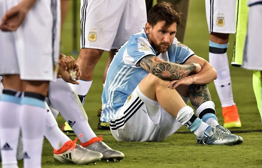 Ronaldo after the CA 2016 : “He's taken a tough decision and people must understand it.Messi isn't used to defeats or disappointments,not even finishing second. Missing a penalty doesn't make you a bad player.It's not nice seeing Messi in tears and I hope he returns.“ (ESPN)