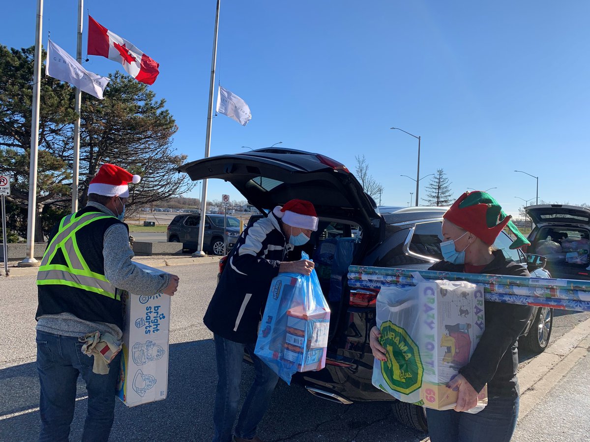 GMcanada's tweet photo. Thanks to the generosity of GM employees, it took 6+ SUV loads to deliver $20,764 worth of gifts &amp; grocery cards for more than 70 #DurhamRegion children &amp; youth across 29 households to @DurhamCAF in honour of Sharon’s Kids yesterday. #TeamGMCares https://t.co/gyeyPFkM1D