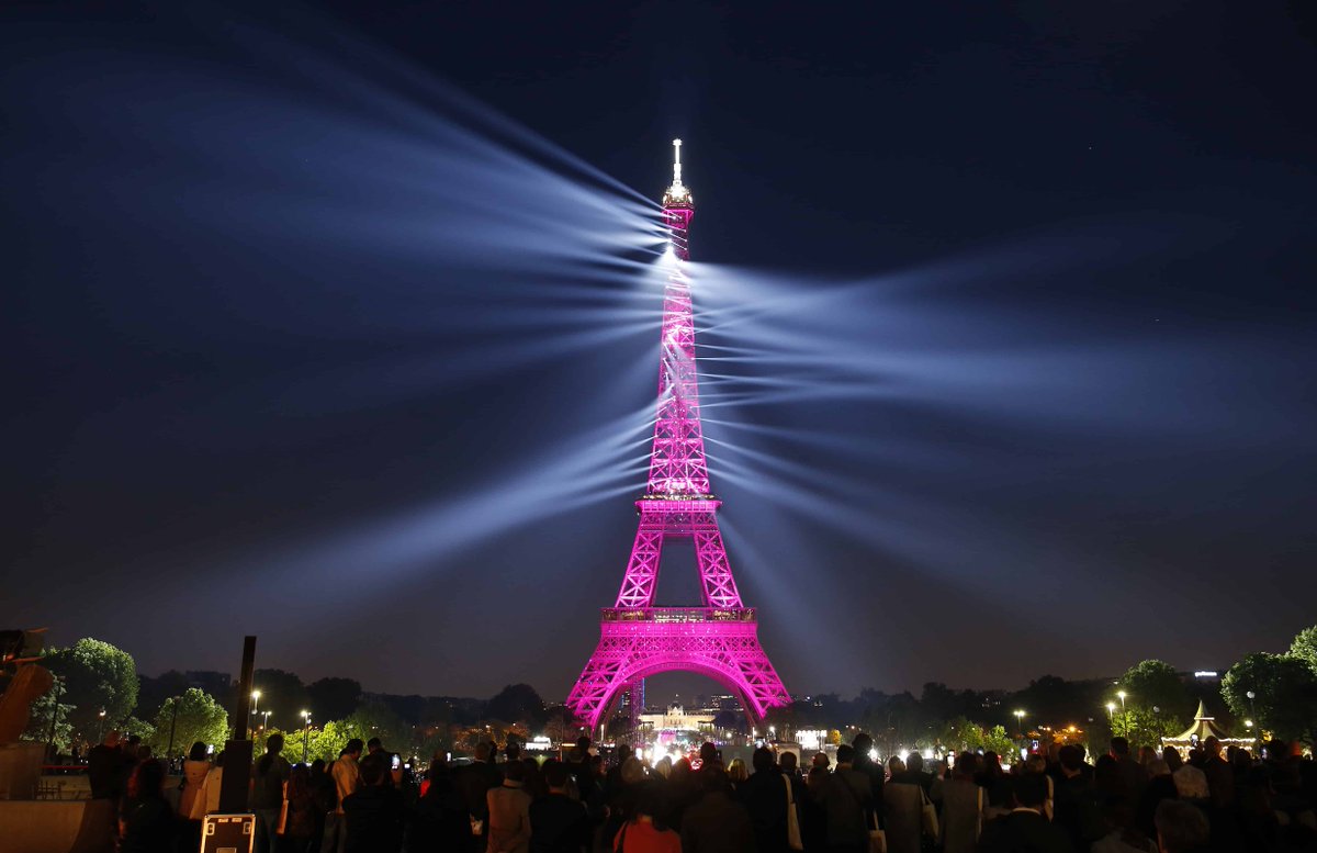 wecityguidecom's tweet photo. In the beginning, Eiffel Tower was thought only as a temporary structure but it became one the most famous building in the whole world. Eiffel Tower was meant to be on the stage for 20 years to celebrate the French Revolution in 1889. https://t.co/g6K0dtiCqa https://t.co/hieikIfP0F