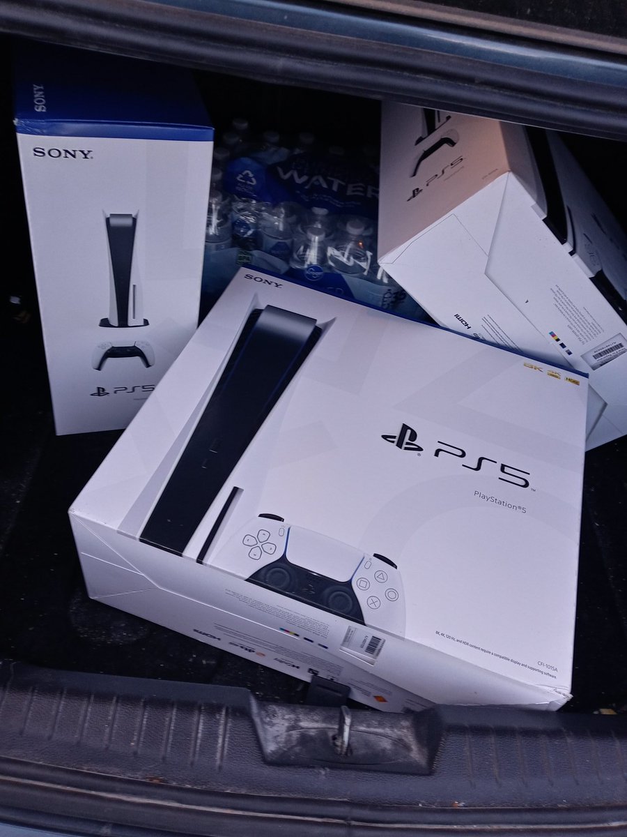 otwtllc's tweet photo. For the WIN!!-
@Walmart @ps5 @pcgamer @videogamedeals @Wario64 @AskPlayStation @Prolifickthedon @Ps5_New @PS5only @PS5StockNews @Ps5_New @PlayStation @otwtllc @GameSpot @PlayStationEU ..  Walk-in 7am @california ... It was a mad house @compton ... In da bag !! https://t.co/1bWYnPiZDd