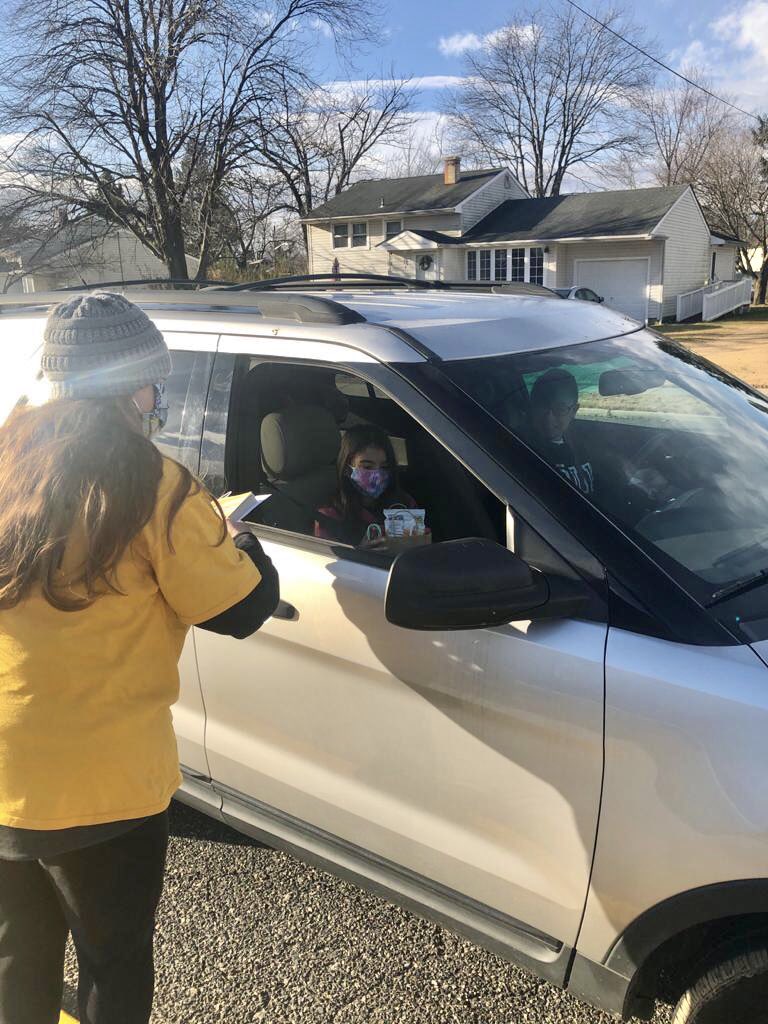 deptfordschools's tweet photo. Yesterday’s 6th grade drive-through #bookandbreakfast @ Oak Valley: Ms. Chan, Ms. Pesce & Ms. Pizzuta handing out copies of “The Boy Who Harnessed the Wind” by @wkamkwamba & @bryanmealer. 🖤💛 https://t.co/PUT8Qwvq78