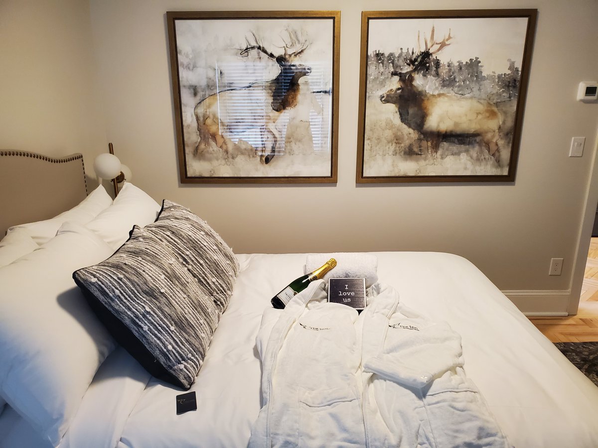 TheInnYYC's tweet photo. Looking for the ideal gift for that Special someone  ❤️The Inn on Officers’ garden luxurious robes, Tattinger champagne and our gift card will definitely having them smiling!!
Contact 587-885-1995 or info@theinncalgary.com for further details 

#calgarybuzz #yycliving https://t.co/XlsvbrZDJR