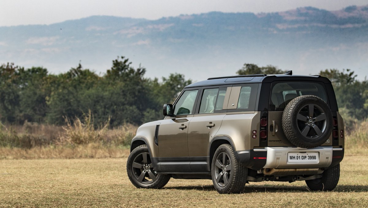 CarWale's tweet photo. This is the legendary Land Rover Defender in its newest avatar. We have driven the 4x4 in the 110 guise, read our First Drive Review over here - https://t.co/qfO3PTEVYM
#CWDrives #LandRover #LandRoverDefender #Defender #Defender110 #FirstDriveReview https://t.co/bWmu20v6kV