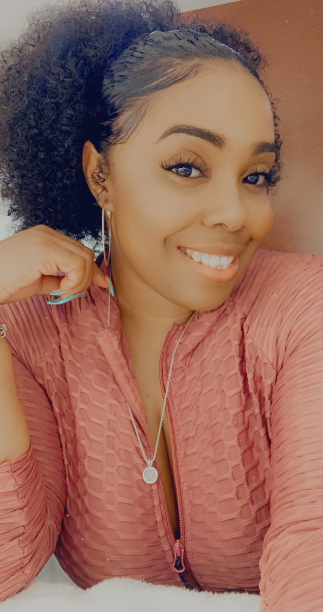 MsPrettyNPetty's tweet photo. Itโs the โhappy spaceโ for me๐ #SmilesAreGoodForTheSoul #BlushedPink #WeekendFiles https://t.co/LIUNgQK3Mc