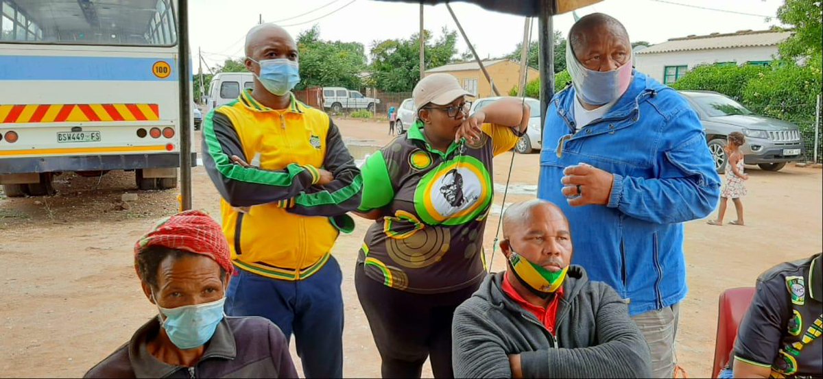AncNcape's tweet photo. In Pictures] - ANC Provincial Deputy Secretary, Cde Maruping Lekwene addressing volunteers in Ward 3 - Hopetown, ahead of the by-election taking place tomorrow, Wednesday, 9 December 2020, in the Thembelihle local Municipality. 

#VoteANC
#DoNotForgetYourMask
🖤💚💛 https://t.co/S82EdCknNB