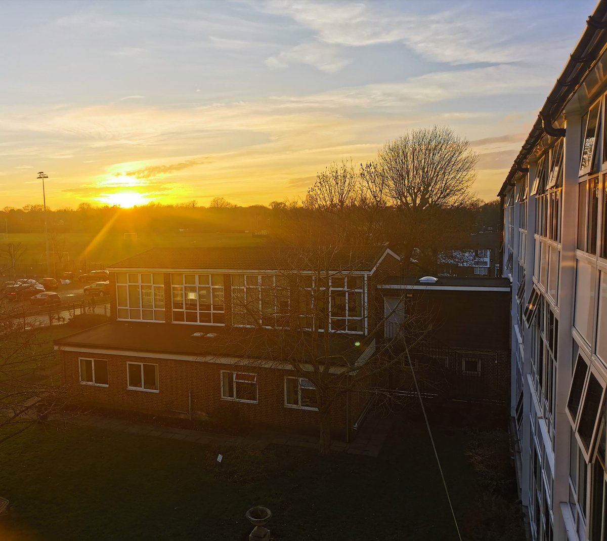 LPGSBromley's tweet photo. #goldenhour #mainblock #topfloor ... If you know, you know π https://t.co/t1rrZUZLI8