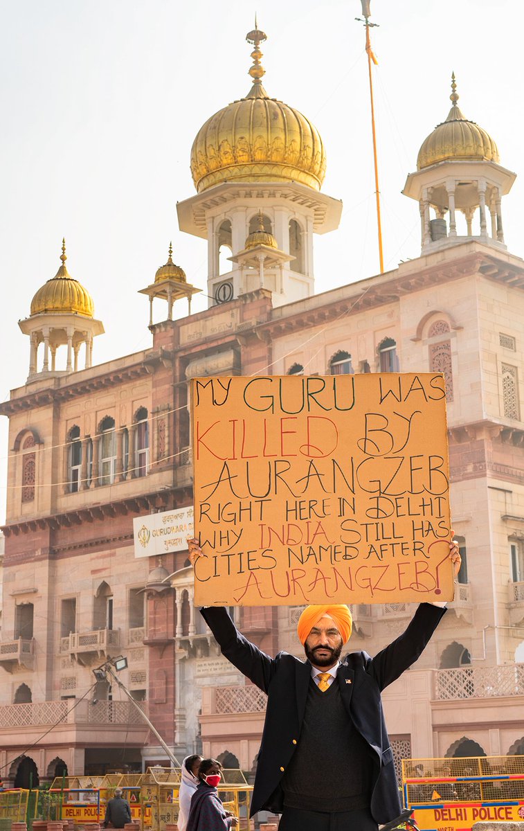 I just want to remind the Sikh brothers 
Plz Be safe 
Aurangzeb beheaded Guru Tegh Bahadur on 24 Nov 1675, in front of a massive crowd. 
#BharatBandh #FarmersProtest #ArvindKejriwal #8दिसंबर_भारत_बंद
#भारत_बंद_सफल_रहा
#आज_भारत_बंद_है #भारत_बन्द_नहीं_बुलंद_है
#विपक्ष_की_सूजी_है