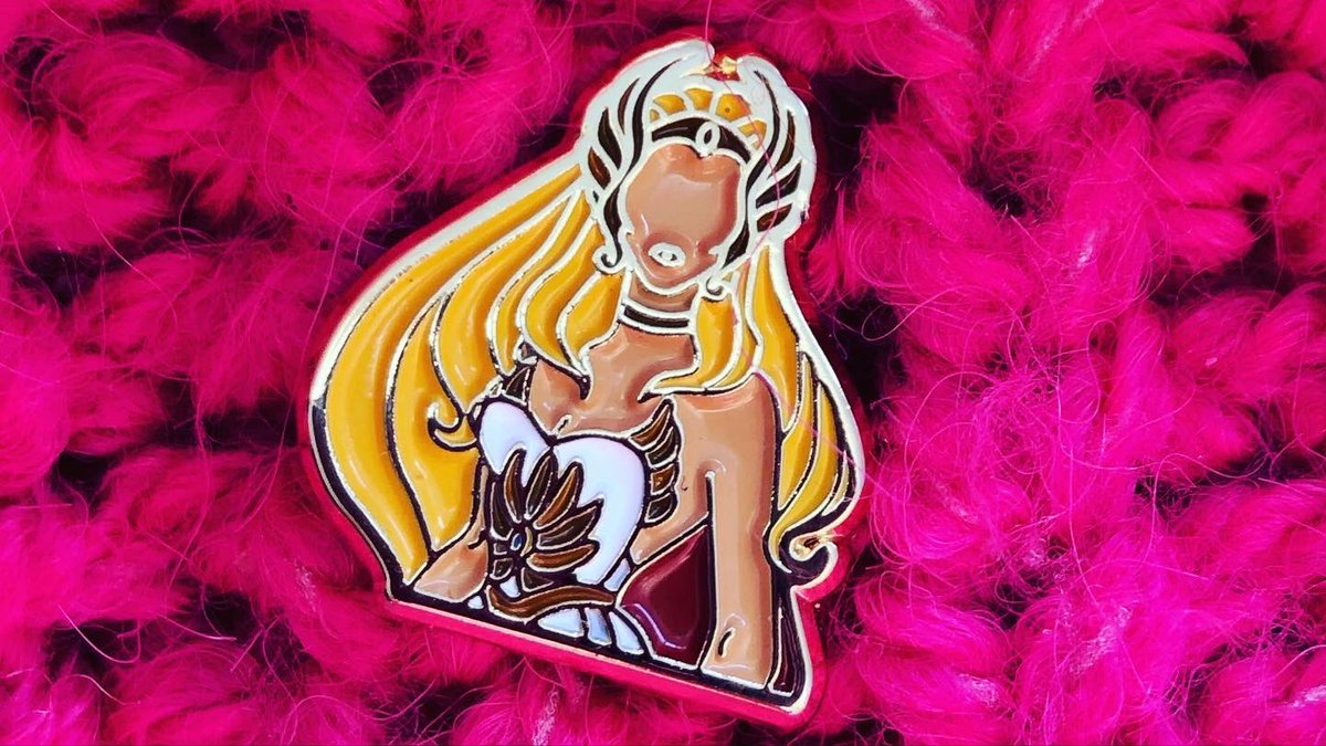 nikkigarcia_es's tweet photo. Atención a los pins que llevo, de @qpinpics (en Instagram). El de Jem ⭐️⭐️⭐️⭐️⭐️. https://t.co/PKaW0kssDI