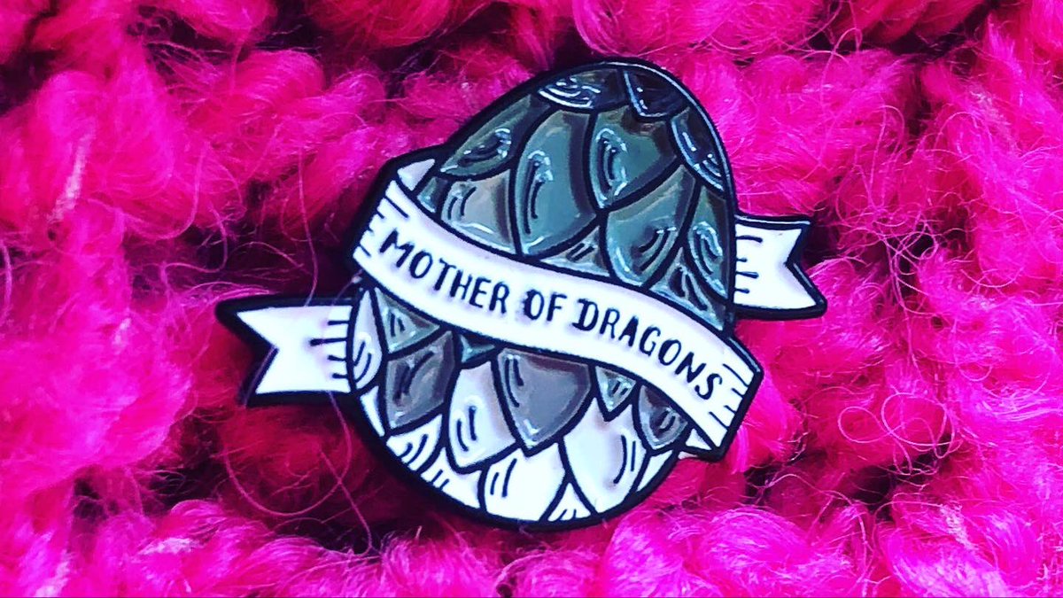 nikkigarcia_es's tweet photo. Atención a los pins que llevo, de @qpinpics (en Instagram). El de Jem ⭐️⭐️⭐️⭐️⭐️. https://t.co/PKaW0kssDI