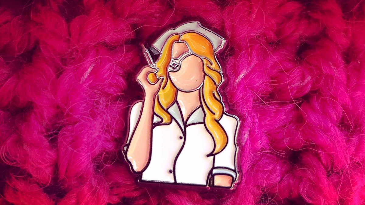 nikkigarcia_es's tweet photo. Atención a los pins que llevo, de @qpinpics (en Instagram). El de Jem ⭐️⭐️⭐️⭐️⭐️. https://t.co/PKaW0kssDI