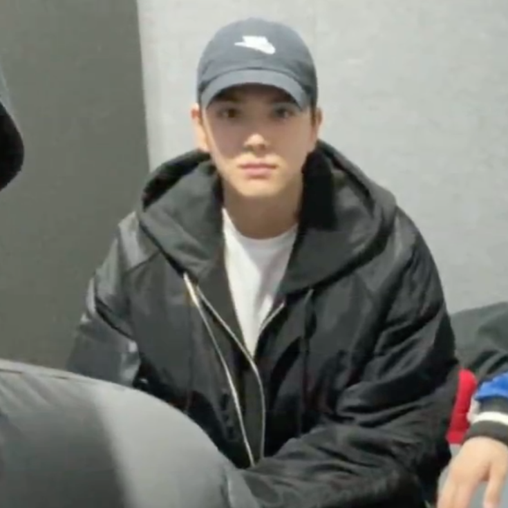 #영훈

오늘의 깜장콩 영훈이